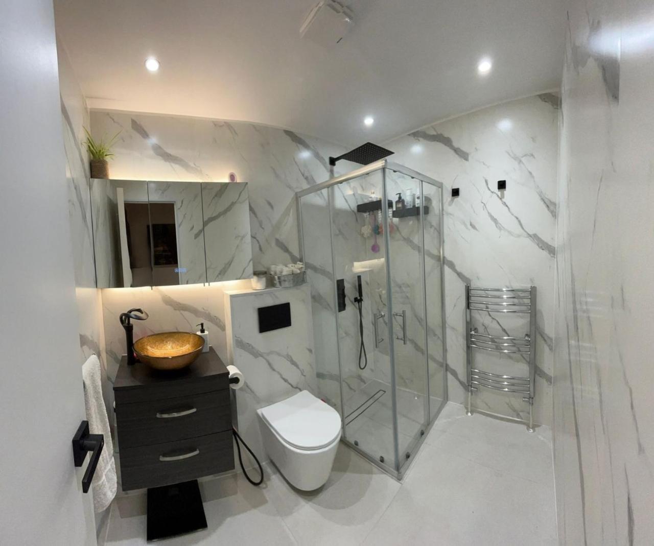 Lovely Double Bedroom In Rotherhithe ロンドン エクステリア 写真